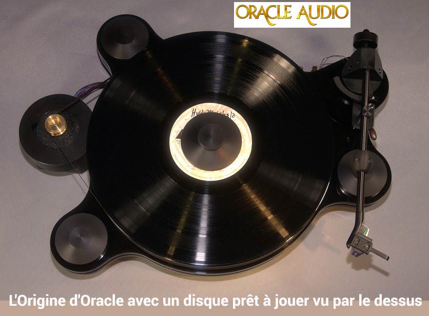 L'Origine-d'Oracle-avec-un-disque-prêt-;a-jouer-vu-par-le-dessus-1